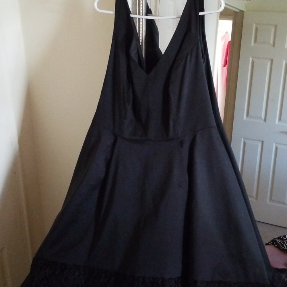 Show stopper Black High  Low gown with Pockets 💛